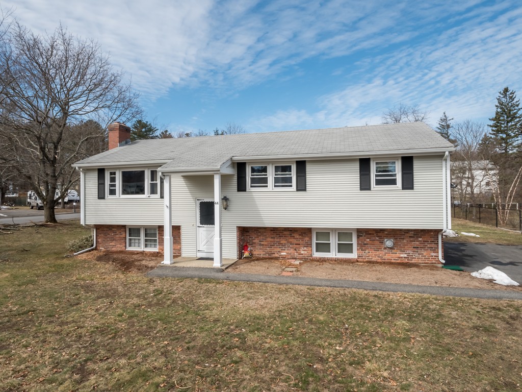44 Rolling Lane Hudson, MA 01749 - Photo 1 of 21 Gallery Image 1