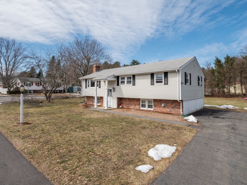 44 Rolling Lane Hudson, MA 01749 - Photo 2 of 21 Gallery Image 2