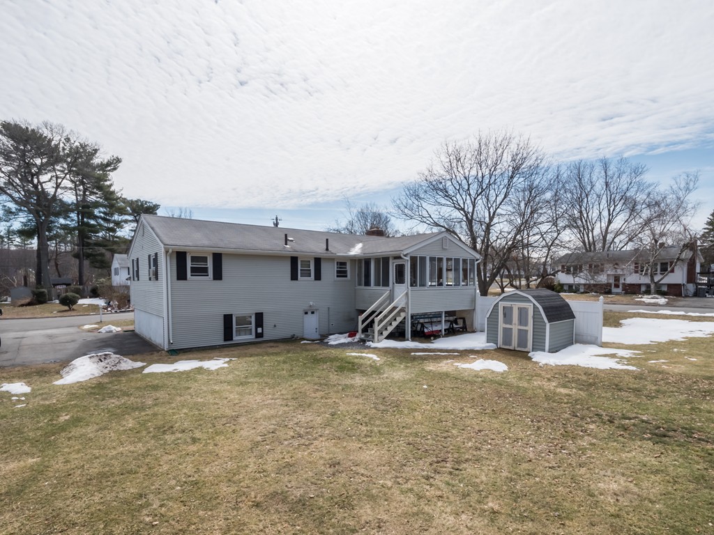 44 Rolling Lane Hudson, MA 01749 - Photo 3 of 21 Gallery Image 3