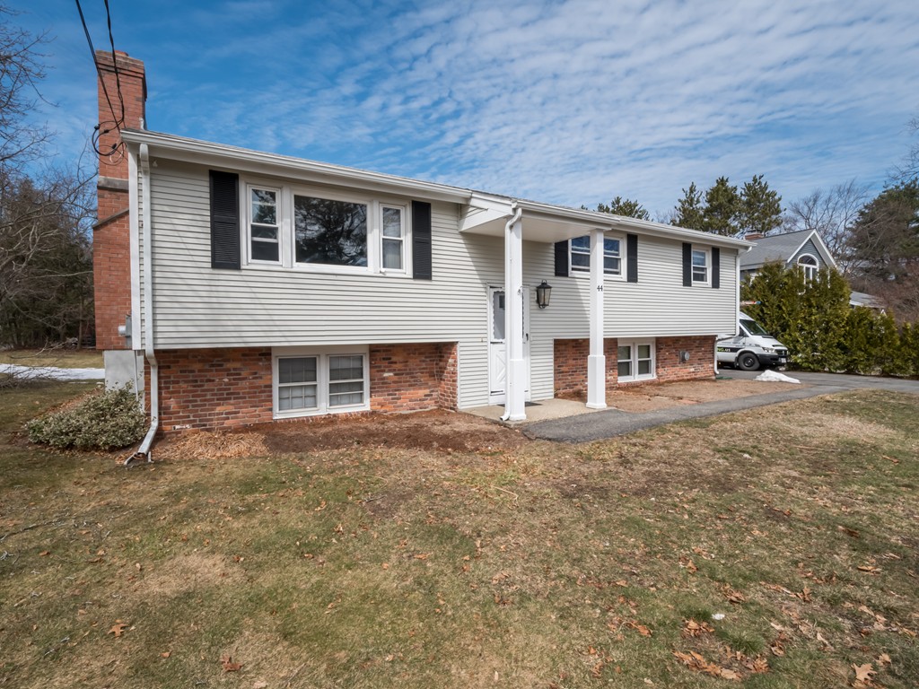 44 Rolling Lane Hudson, MA 01749 - Photo 5 of 21 Gallery Image 5