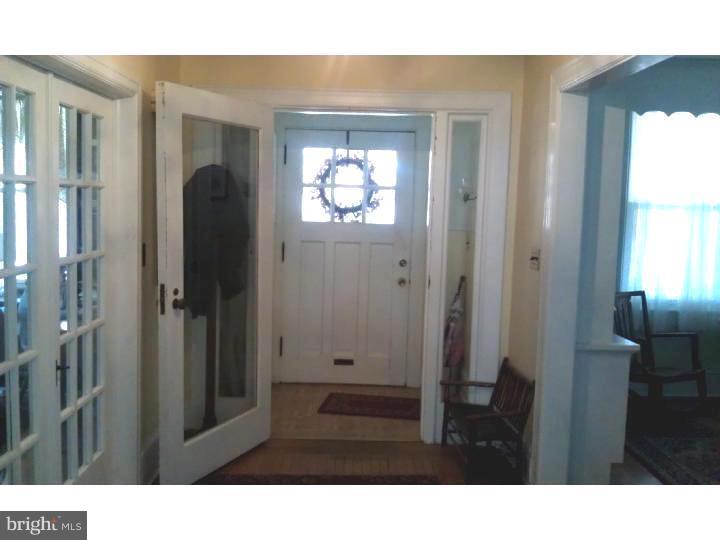 58 Colonial Avenue Pitman, NJ 08071 - Photo 2 of 20 Foyer