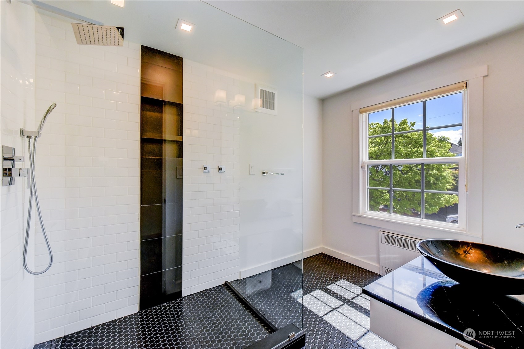 2824 Northwest 93rd Street Seattle, WA 98117 - Photo 15 of 38
