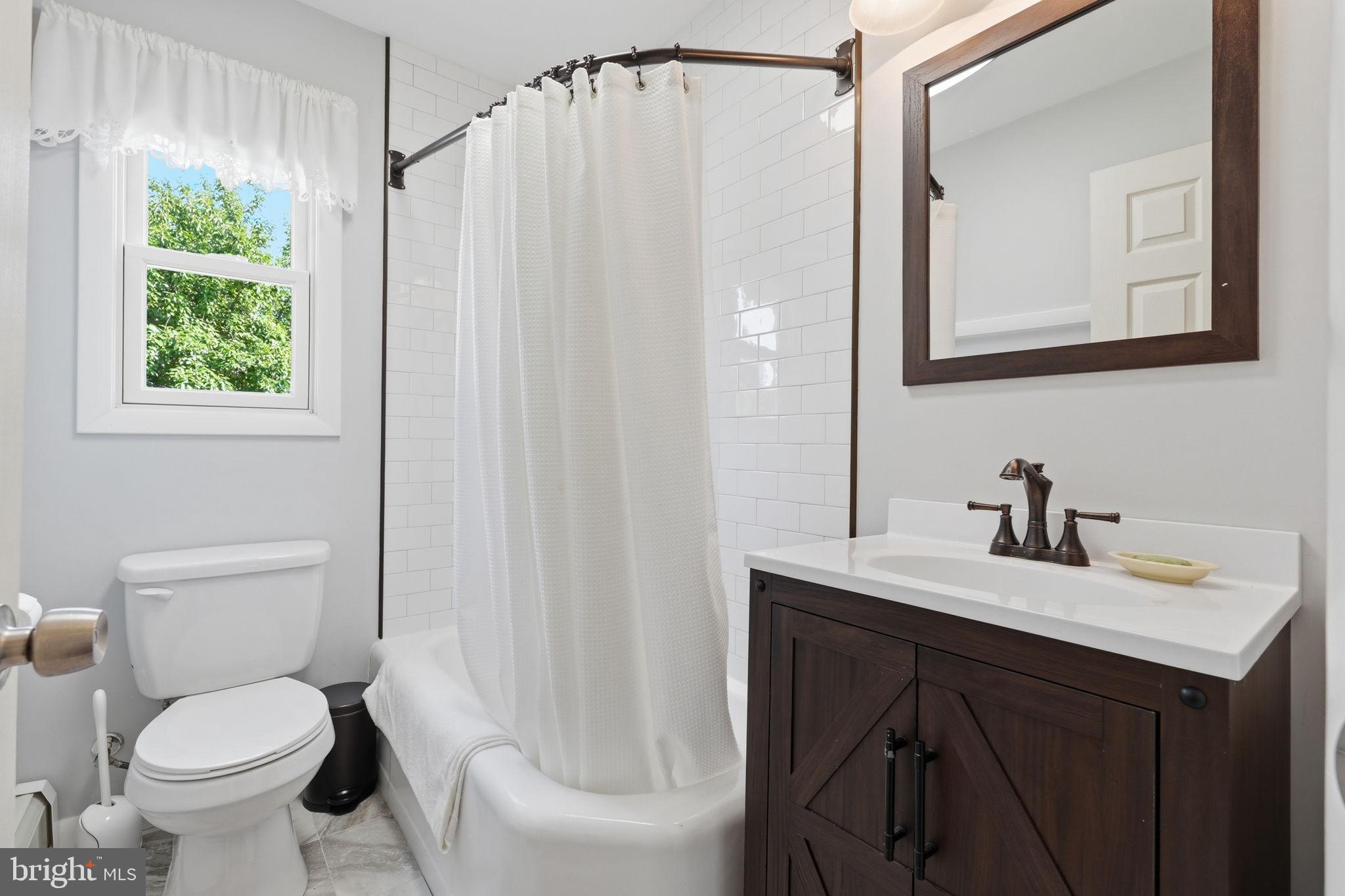 8418 Geneva Road Pasadena, MD 21122 - Photo 23 of 39 Full Bathroom Main Level