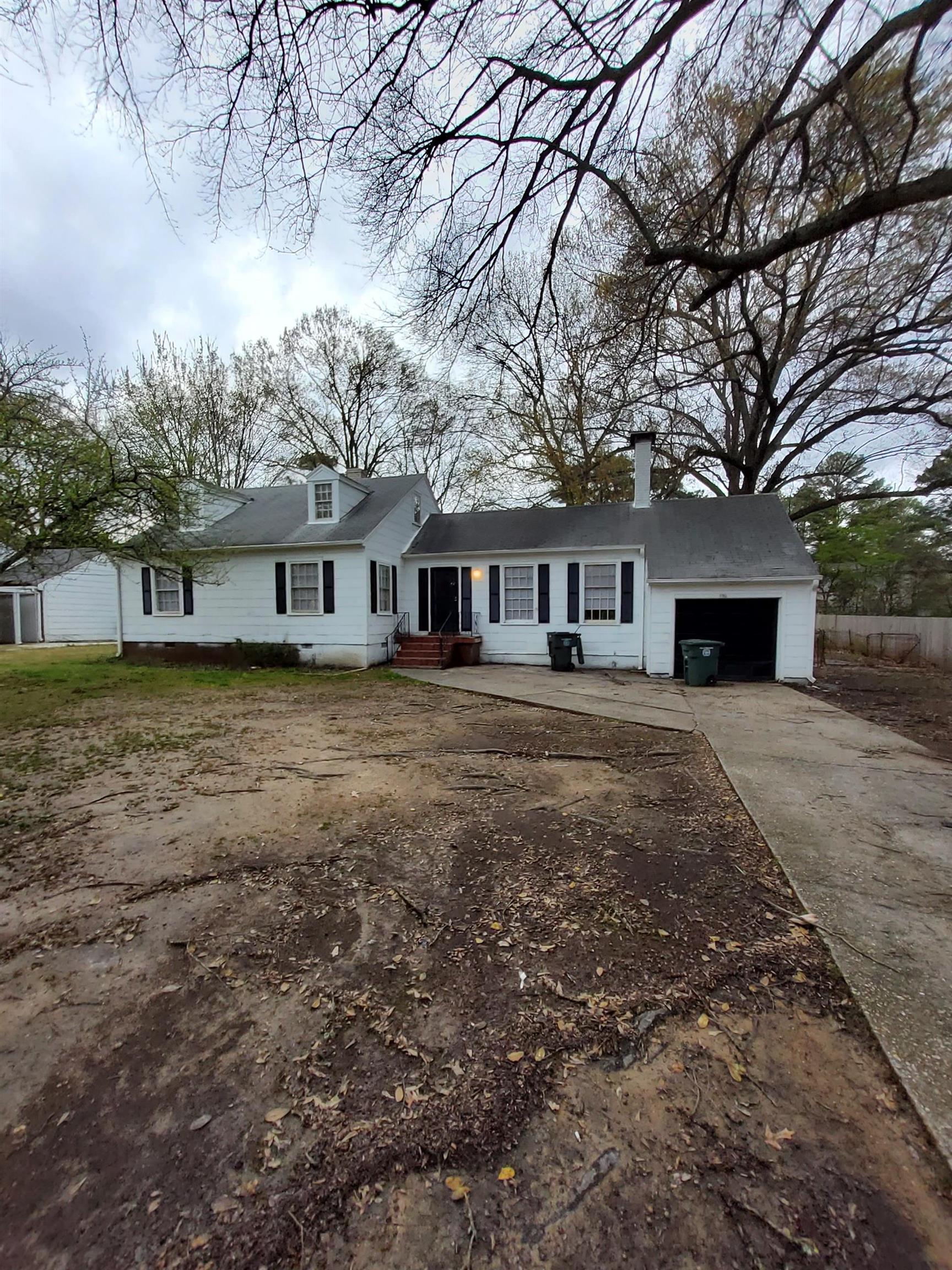 958 Brownlee Road Memphis, TN 38116 - Photo 1 of 18