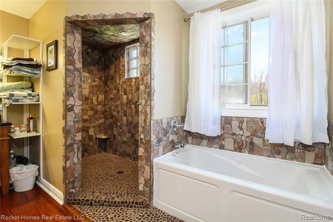 15325 Hannan Road Romulus, MI 48174 - Photo 16 of 28 021-Master_Bathroom-4002959-medium.jpg