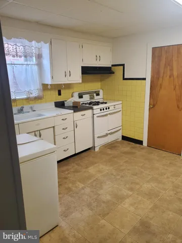 $2,100 | 503 North Hermitage Avenue, Unit 2, Trenton, NJ 08618