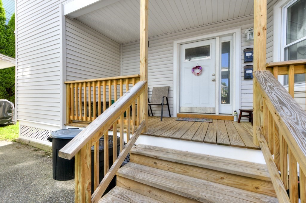 71 Esther Street Worcester, MA 01607 - Photo 4 of 40
