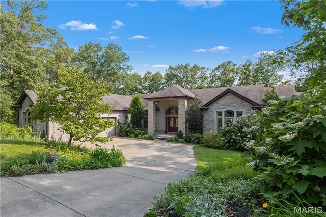 $750,000 | 140 Norfork Court, Defiance, MO 63341