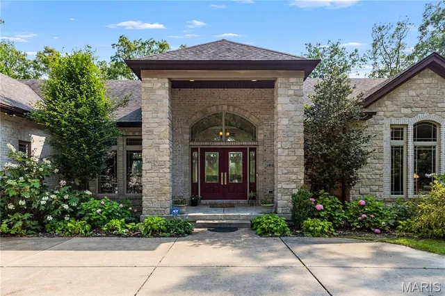 $750,000 | 140 Norfork Court, Defiance, MO 63341