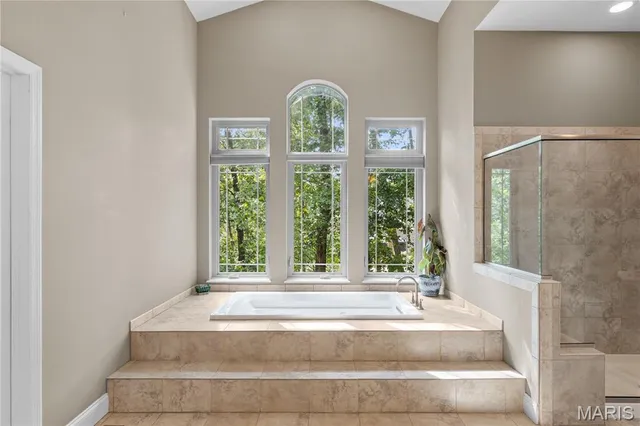 $750,000 | 140 Norfork Court, Defiance, MO 63341