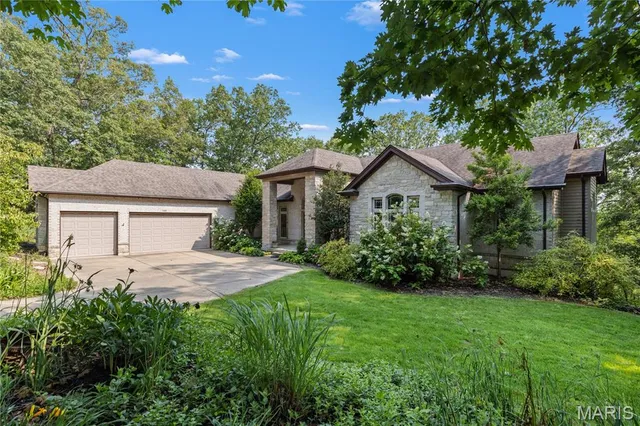 $750,000 | 140 Norfork Court, Defiance, MO 63341