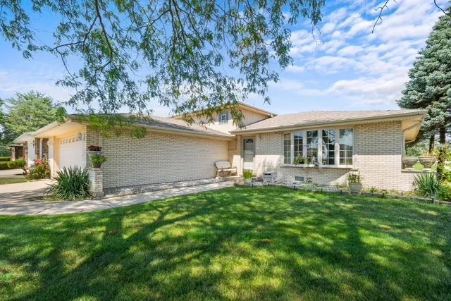 $400,000 | 8400 167th Street, Tinley Park, IL 60487