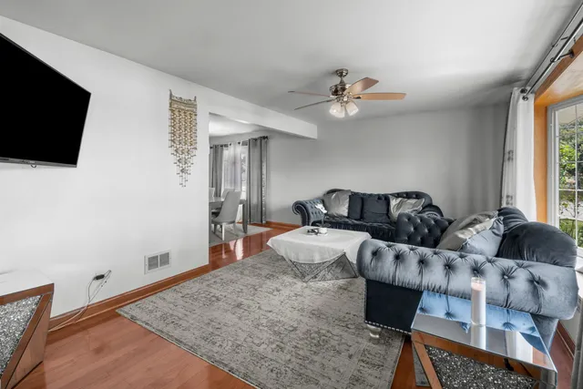 $400,000 | 8400 167th Street, Tinley Park, IL 60487