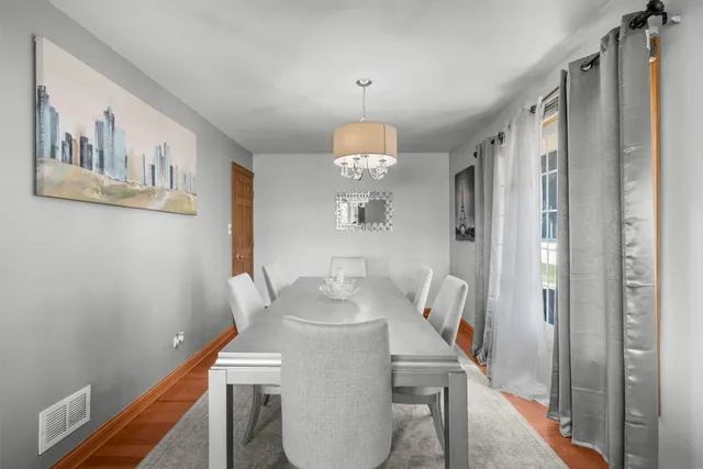 $400,000 | 8400 167th Street, Tinley Park, IL 60487