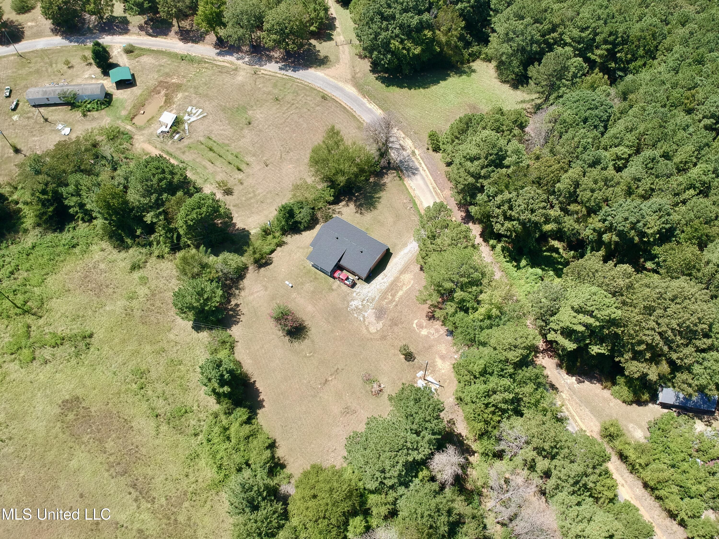 410 Richardson Road Carthage, MS 39051 - Photo 8 of 20 E1E90A9F-37AD-4CF7-8849-227462157358_1_2