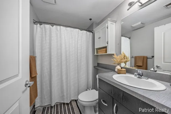$1,900 | 600 Broadway Avenue Northwest, Unit 204, Grand Rapids, MI 49504