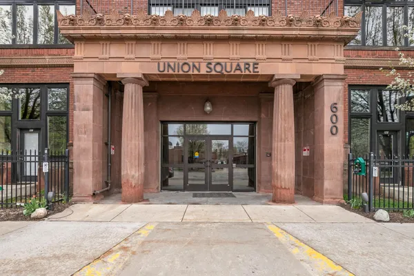 $1,900 | 600 Broadway Avenue Northwest, Unit 204, Grand Rapids, MI 49504