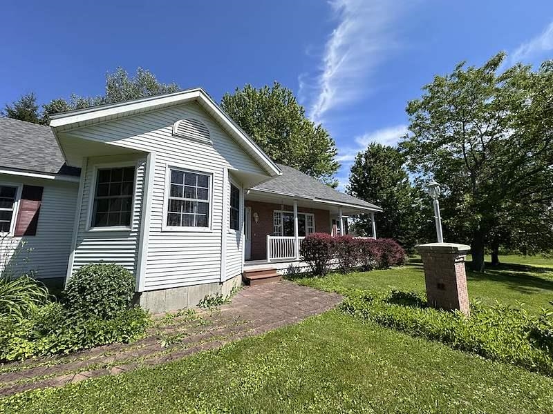 255 Maquam Shore Road Swanton, VT 05488 - Photo 8 of 32