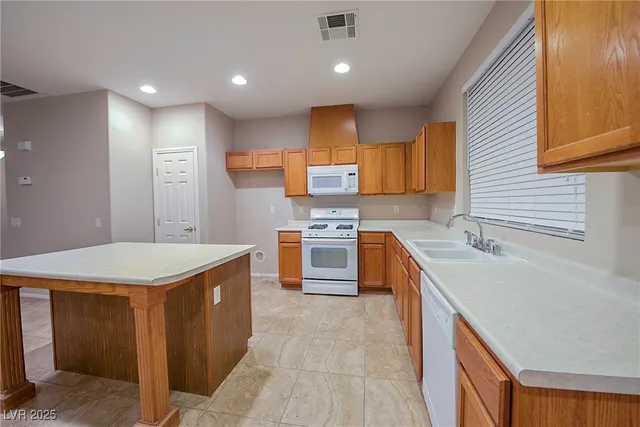 $1,895 | 1022 Pecos River Avenue, Henderson, NV 89002