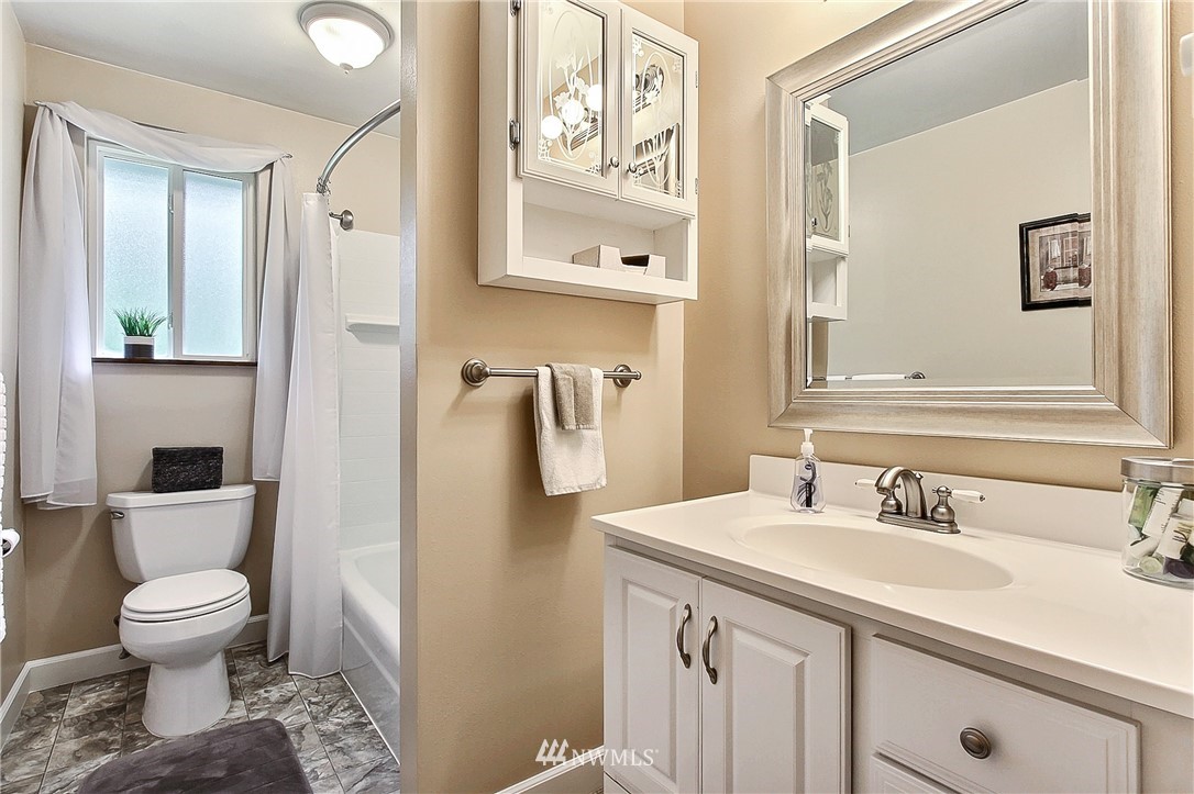 7115 Holmes Island Road Southeast Lacey, WA 98503 - Photo 10 of 20