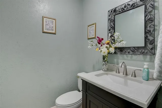 a view of a livingroom with furniture