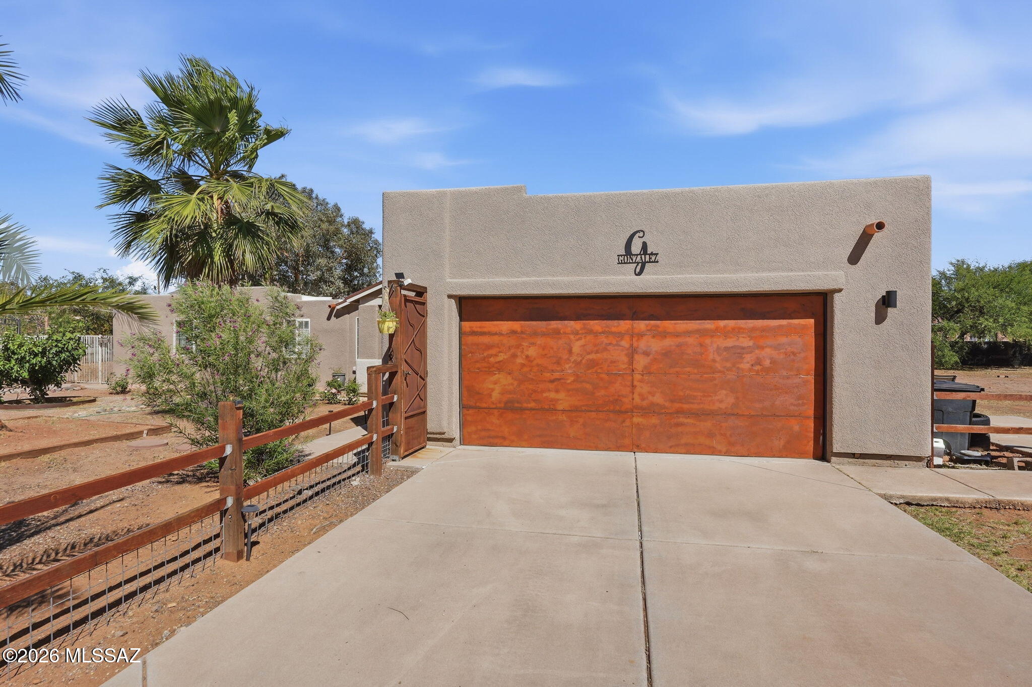 91 Círculo Cortez Rio Rico, AZ 85648 - Photo 4 of 50 Garage