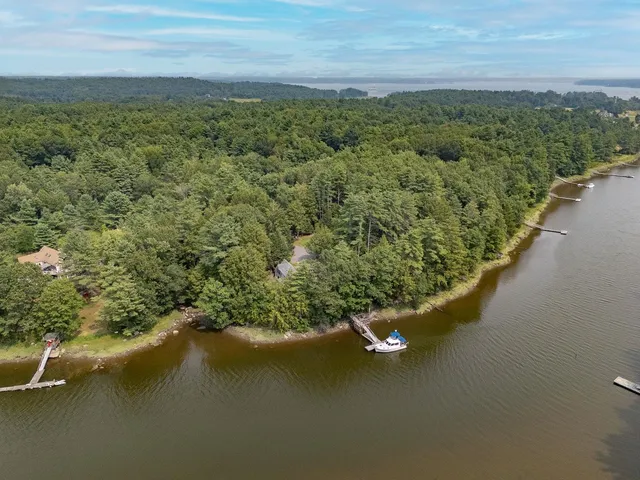 $1,549,000 | 26 Smith Garrison Road, Newmarket, NH 03857