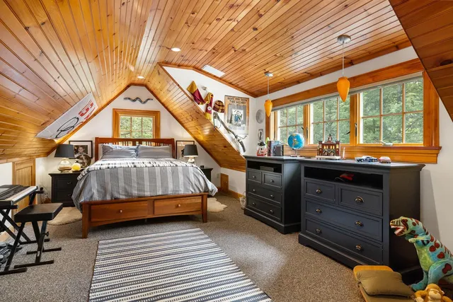 $1,549,000 | 26 Smith Garrison Road, Newmarket, NH 03857