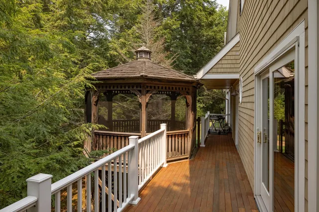 $1,549,000 | 26 Smith Garrison Road, Newmarket, NH 03857