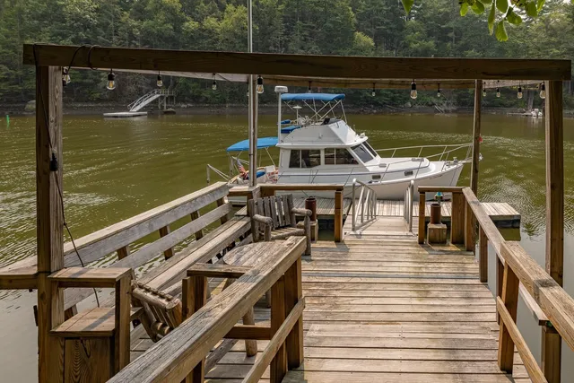 $1,549,000 | 26 Smith Garrison Road, Newmarket, NH 03857