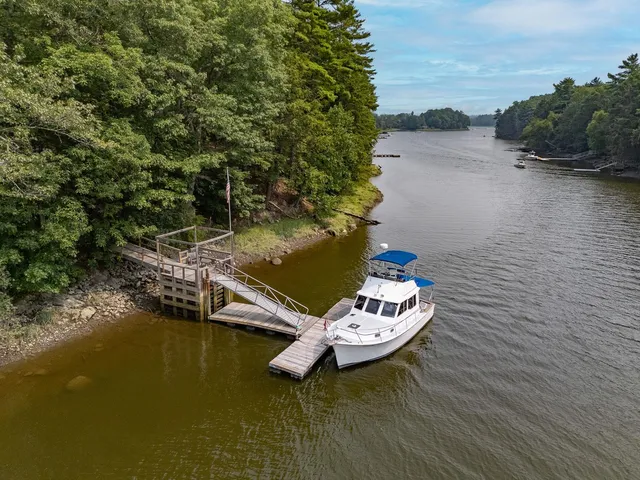 $1,549,000 | 26 Smith Garrison Road, Newmarket, NH 03857