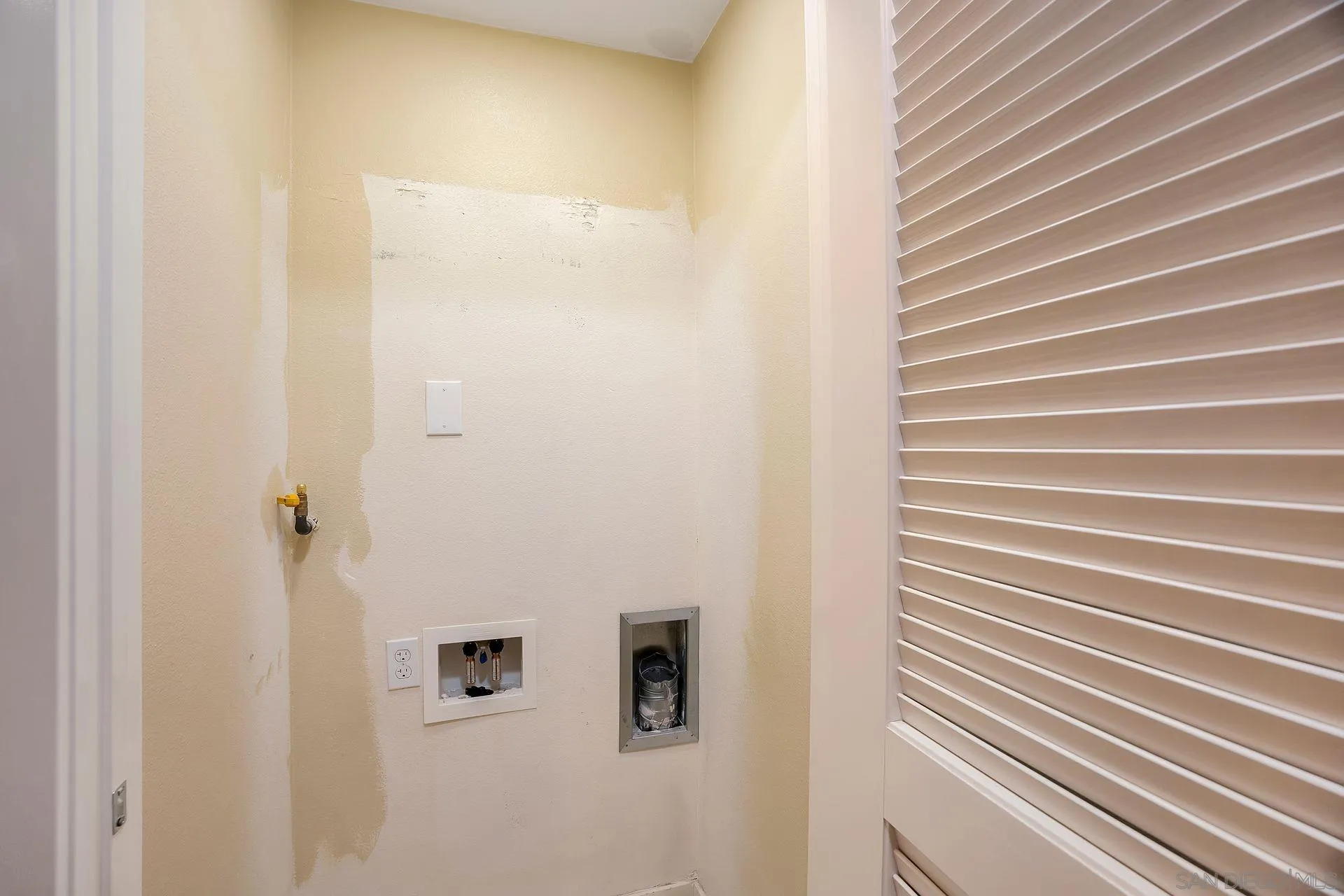 2236 Indus Way San Marcos, CA 92078 - Photo 21 of 30 a view of a bathroom