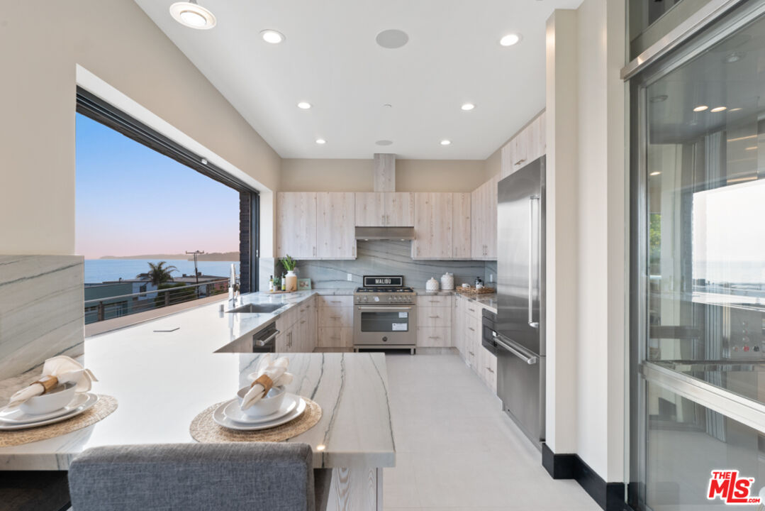25411 Malibu Road Malibu, CA 90265 - Photo 11 of 51