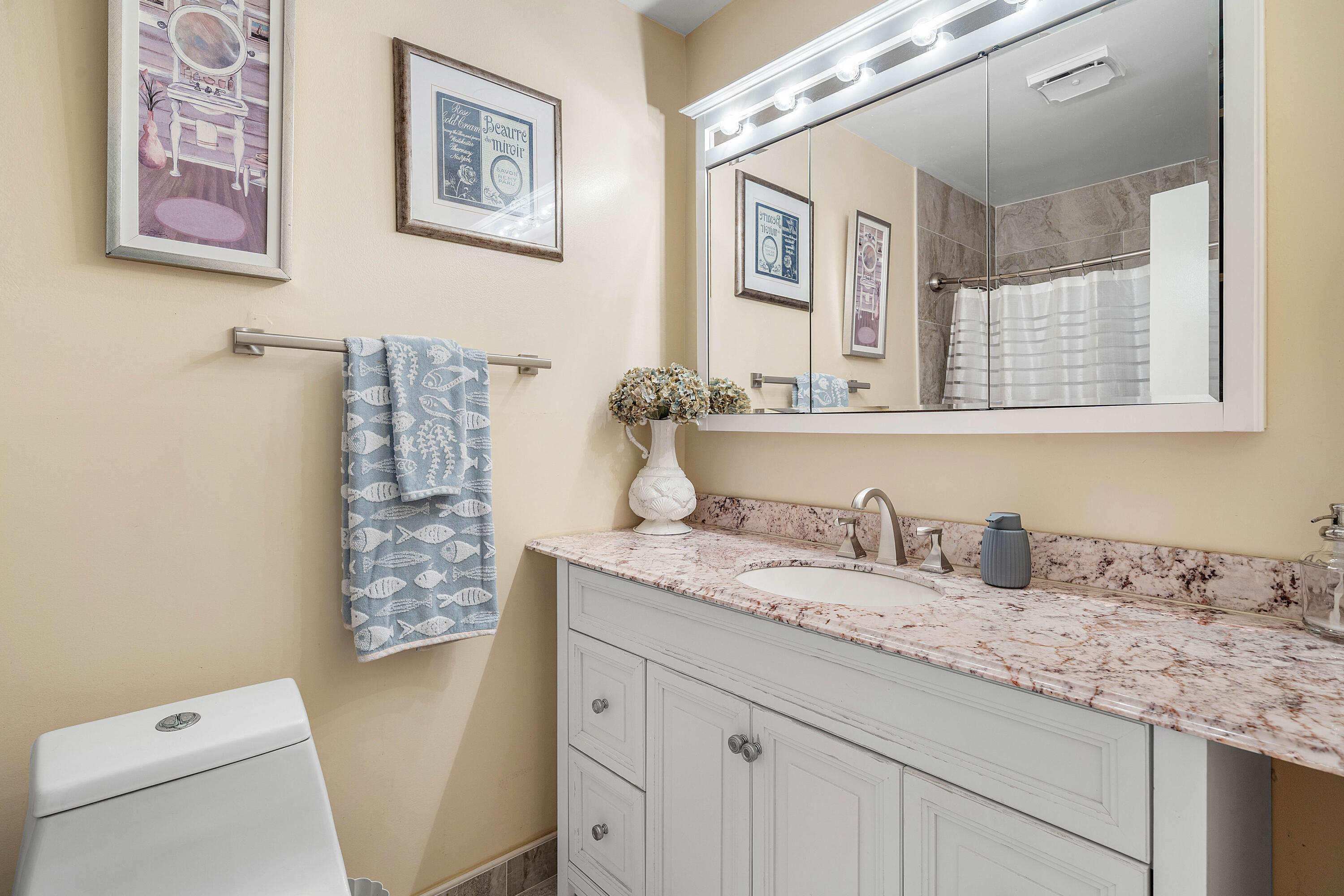 22217 Southwest 64th Terrace Boca Raton, FL 33428 - Photo 24 of 43 Guest Bath
