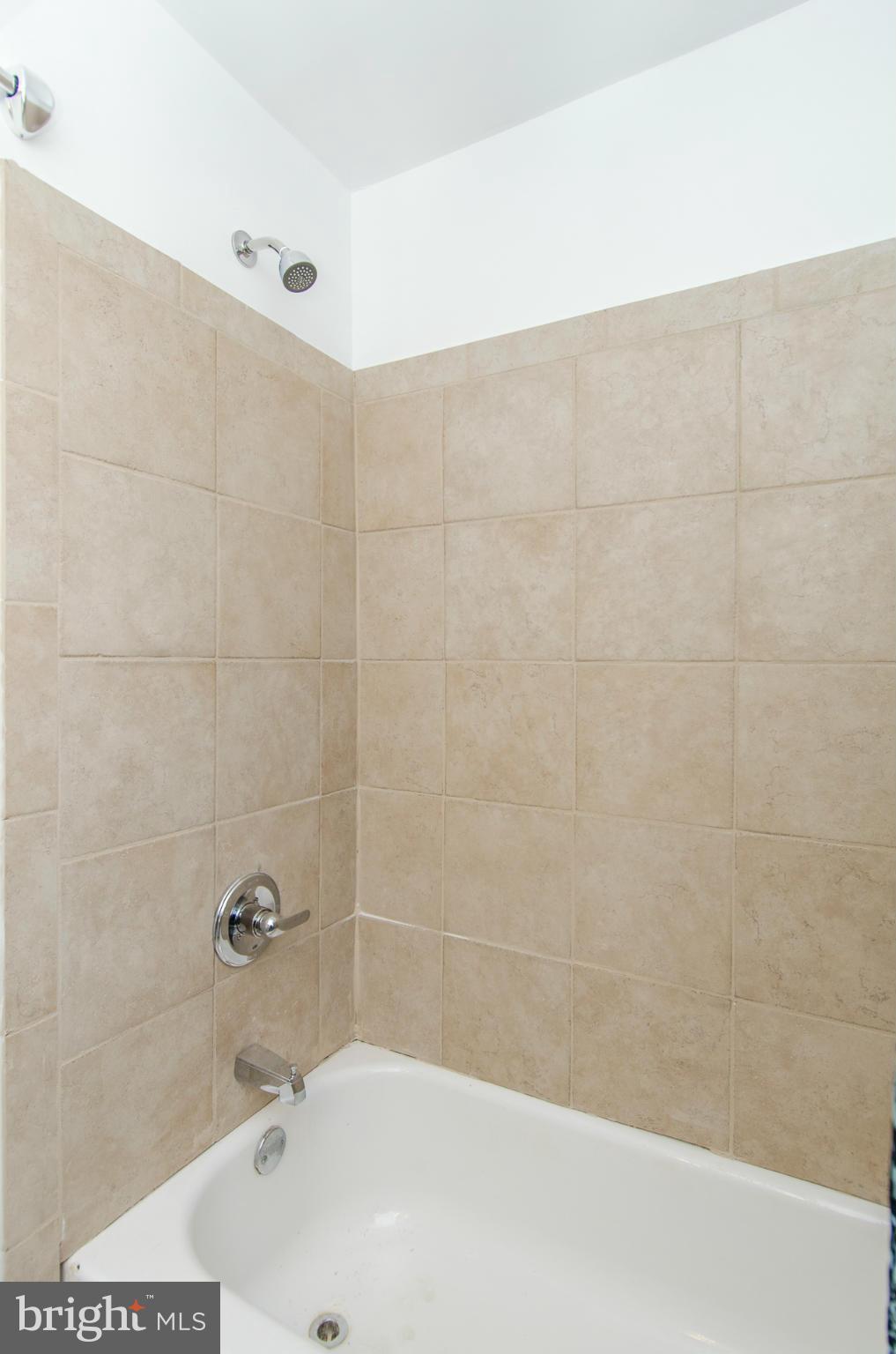 1805 Northbourne Road Baltimore, MD 21239 - Photo 14 of 29 Bath