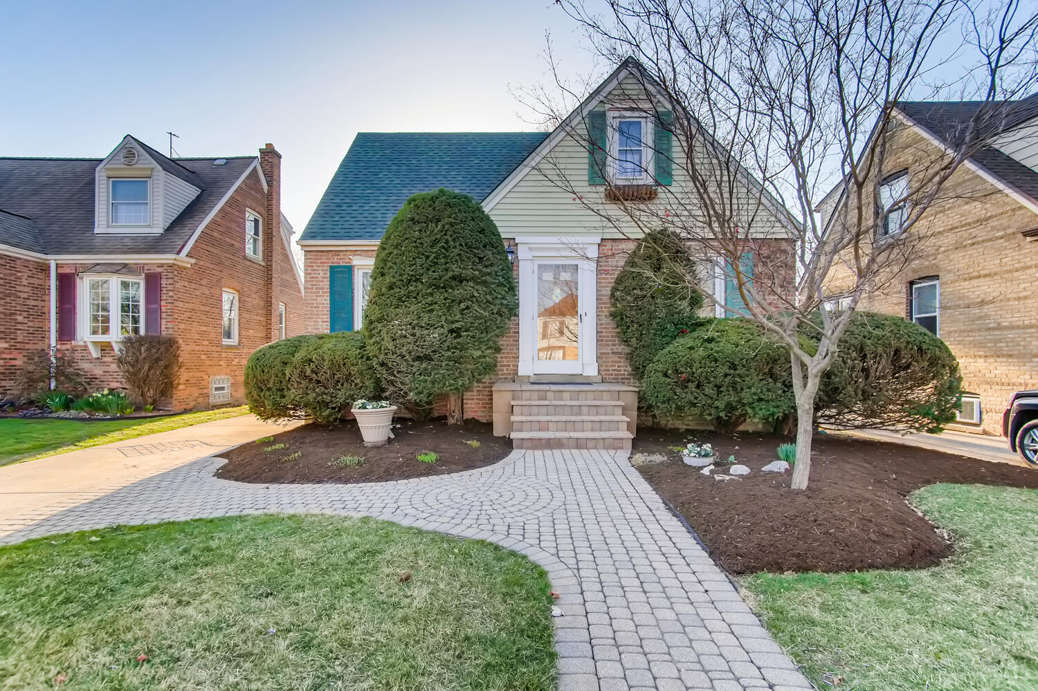 1926 Canfield Road Park Ridge, IL 60068 - Photo 2 of 26