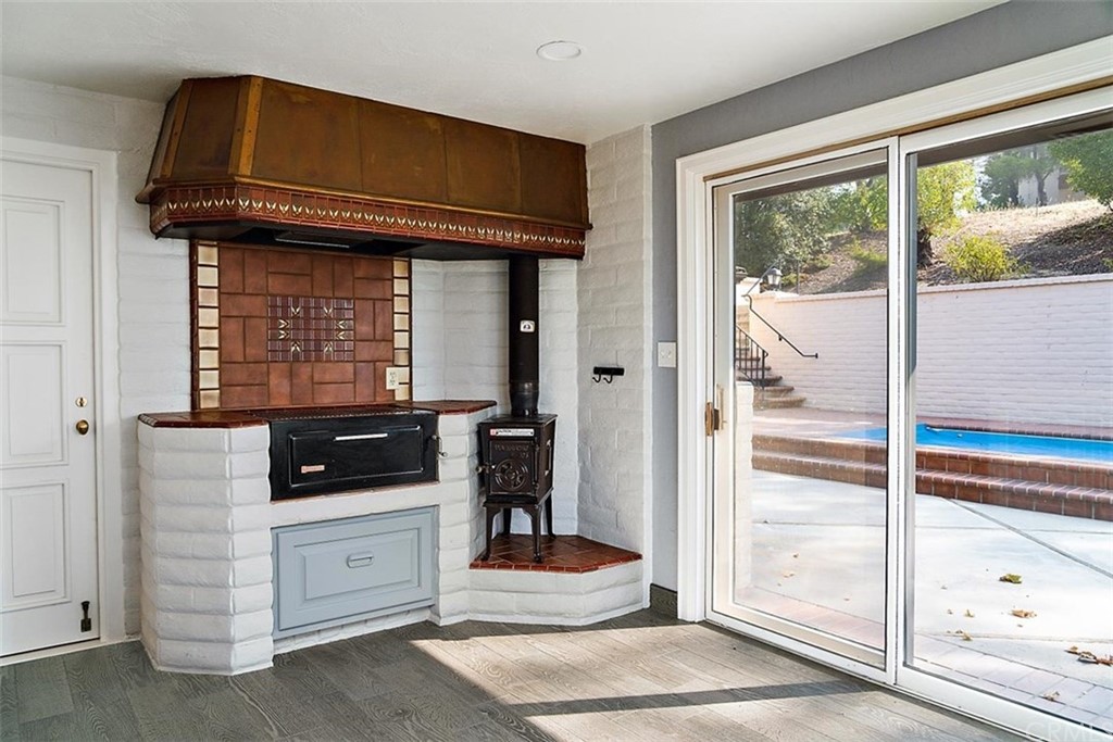 110 Nutwood Circle Paso Robles, CA 93446 - Photo 18 of 40 a living room with furniture and a gate