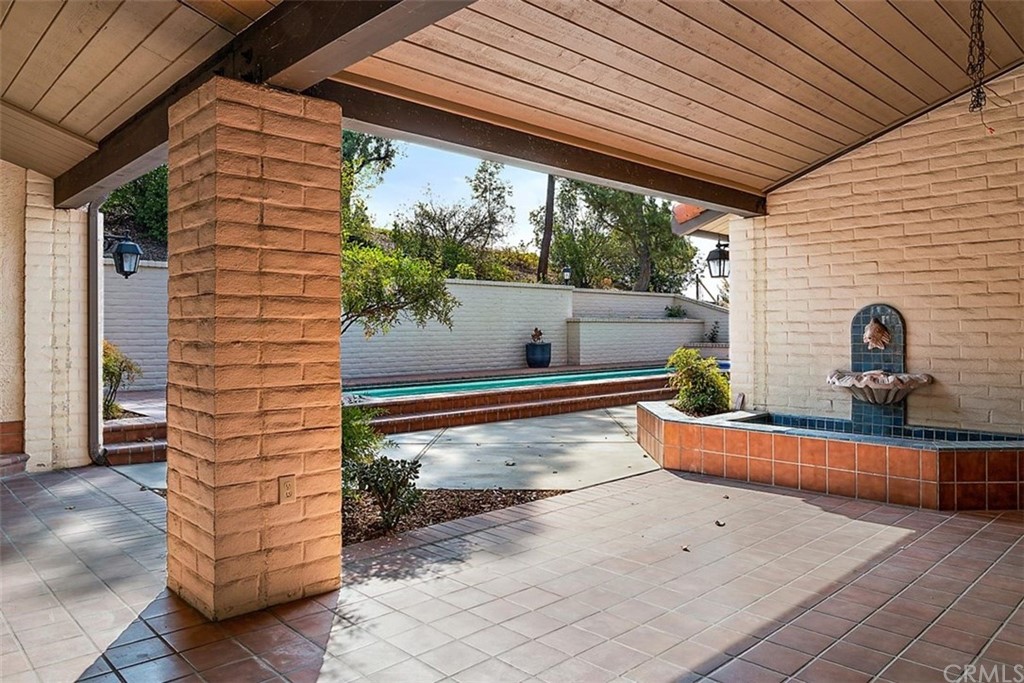 110 Nutwood Circle Paso Robles, CA 93446 - Photo 32 of 40 a view of sitting area in front of house
