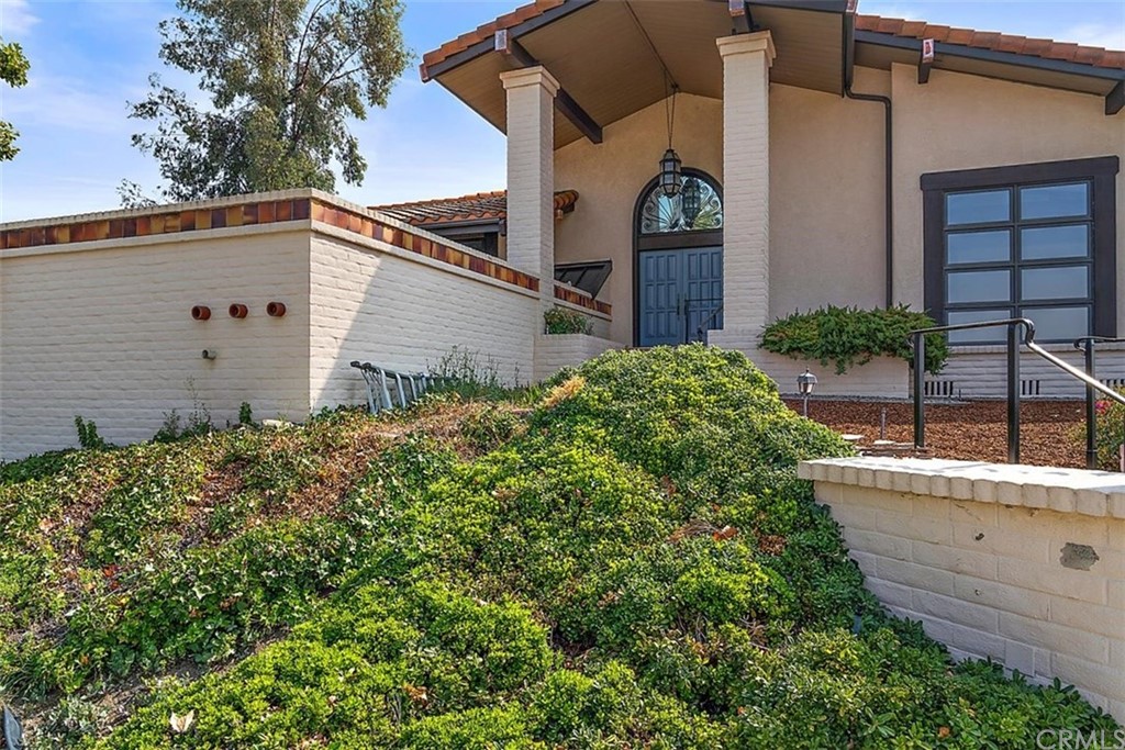 110 Nutwood Circle Paso Robles, CA 93446 - Photo 6 of 40 a view of a house with a street