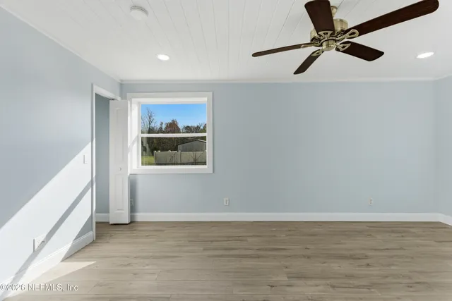 a view of a livingroom with a ceiling fan and hardwood floor