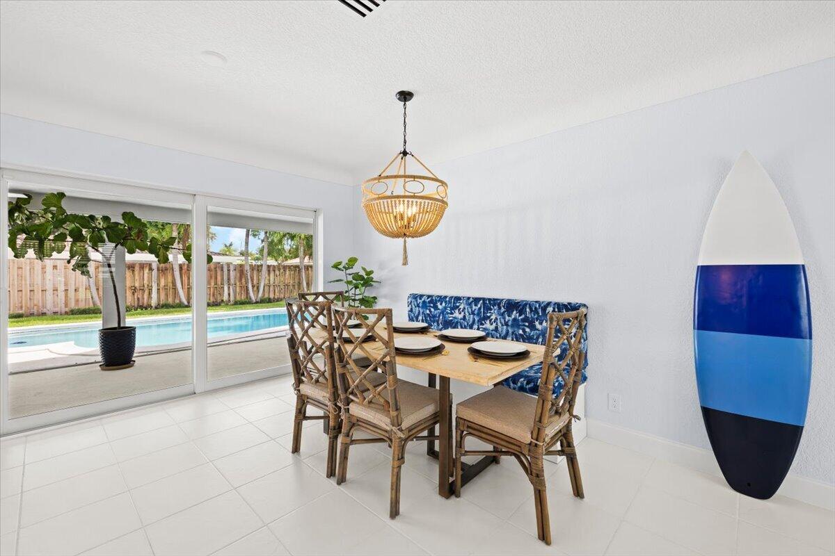 38 Southwest 10th Avenue Boca Raton, FL 33486 - Photo 11 of 44 Dining Area | East-Facing Pool Views