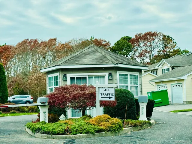 $549,900 | 104 Aerie Way, East Quogue, NY 11942