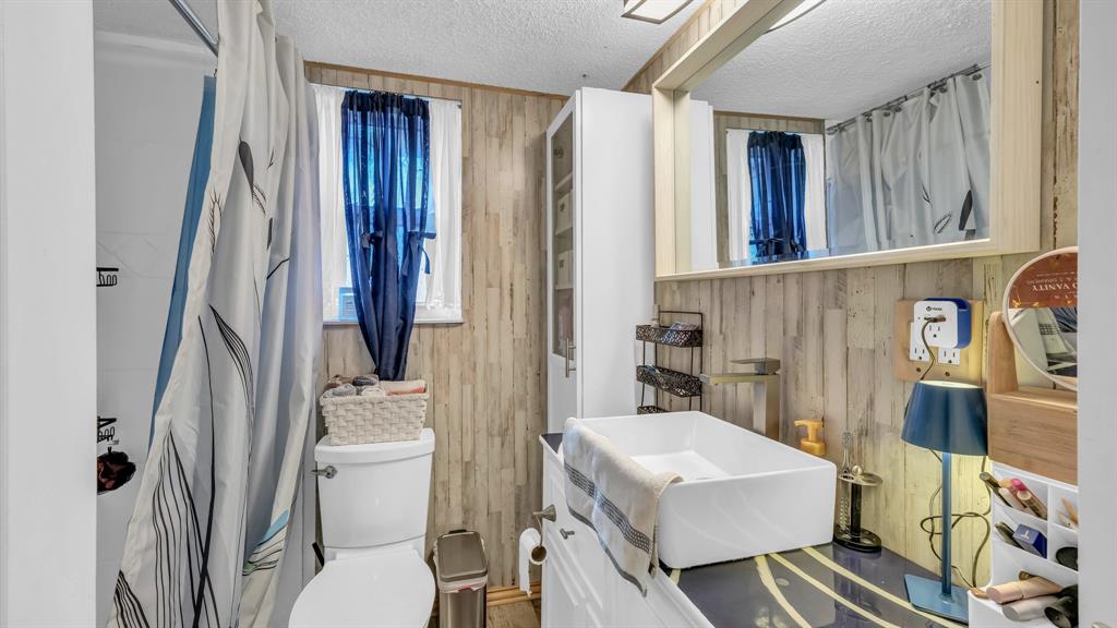 5808 Bunker Boulevard Watauga, TX 76148 - Photo 20 of 36 a bathroom with a sink toilet and shower