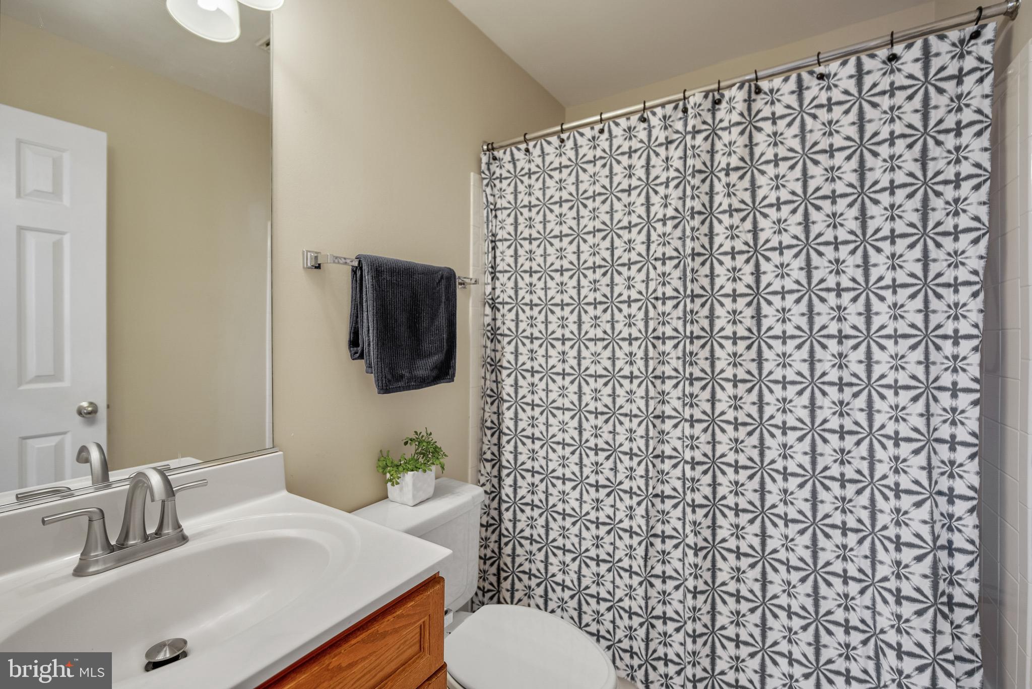 6528 Milva Lane Springfield, VA 22150 - Photo 25 of 35 Full bathroom