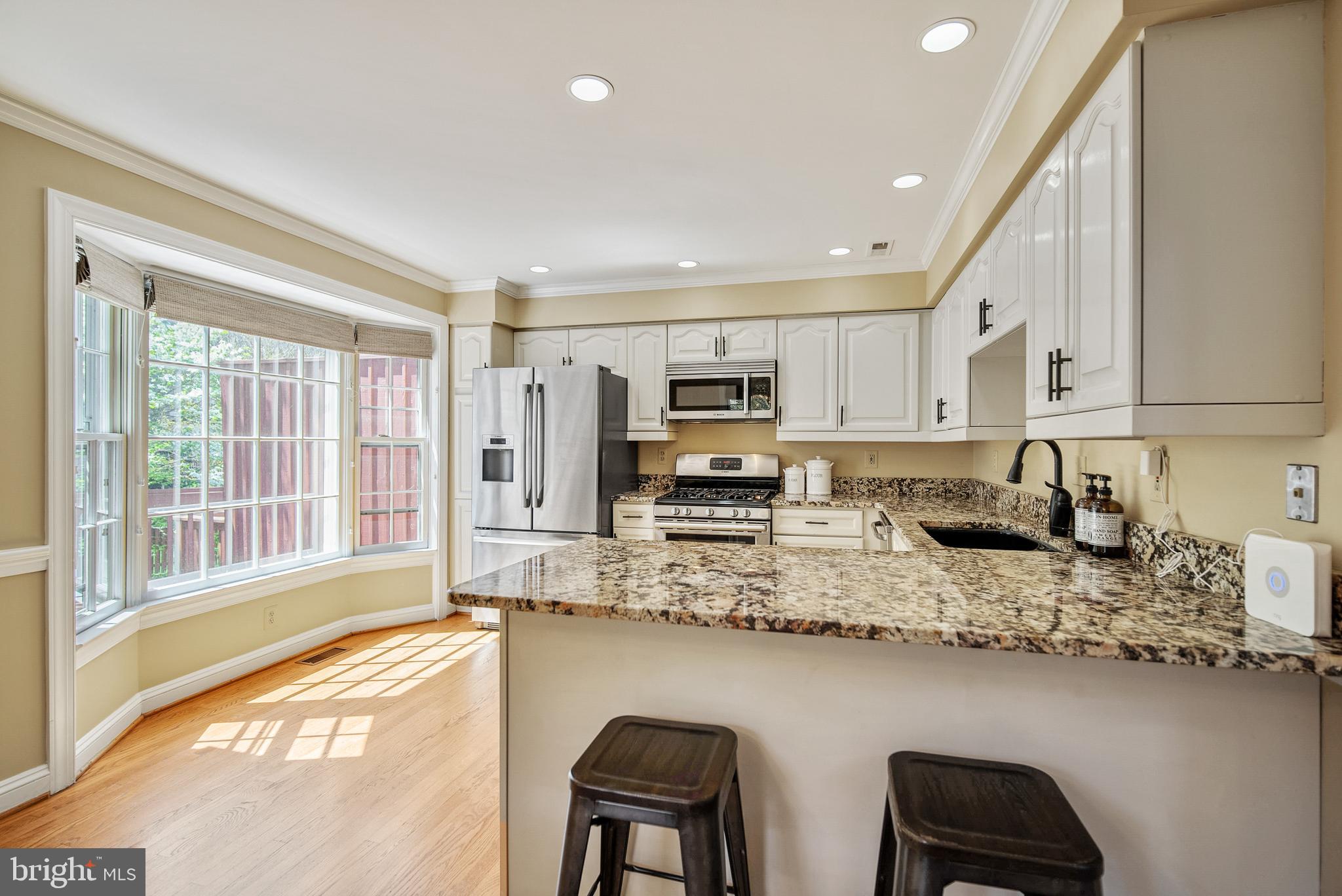 6528 Milva Lane Springfield, VA 22150 - Photo 5 of 35 Sun-filled kitchen