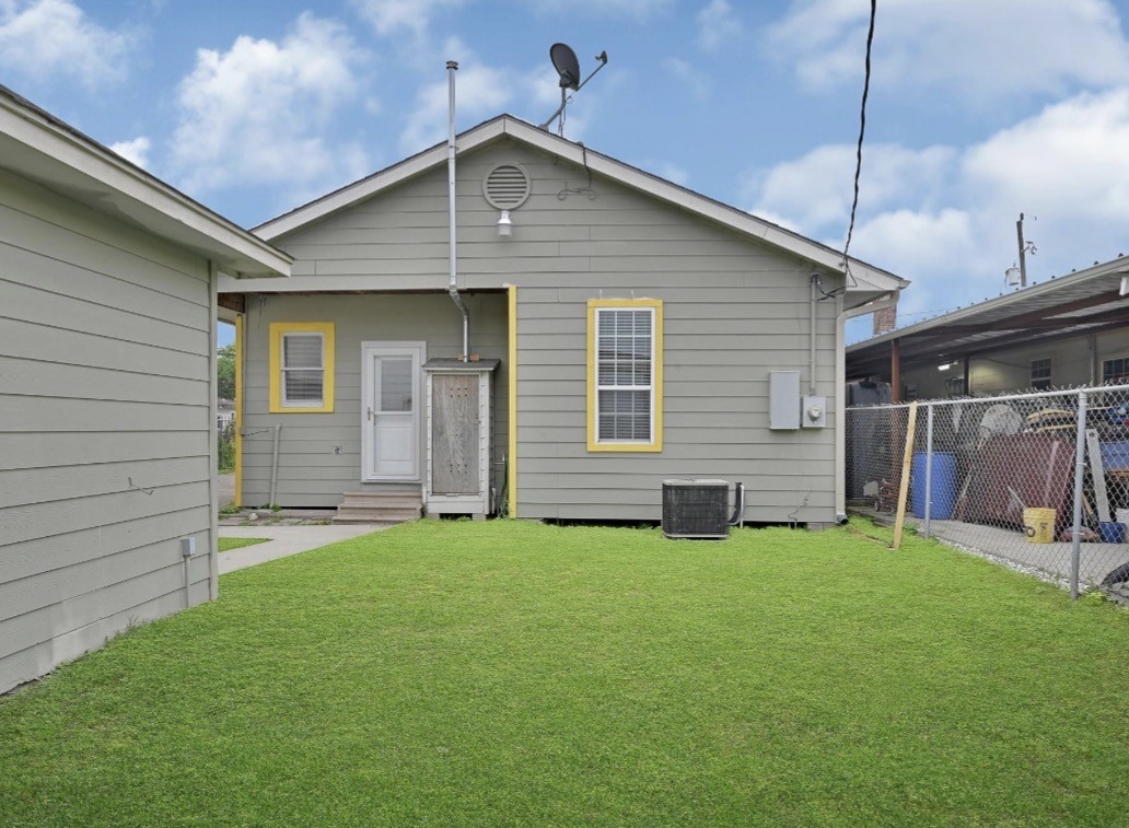 2418 Delafield Street Houston, TX 77023 - Photo 7 of 8 a front view of a house with a yard