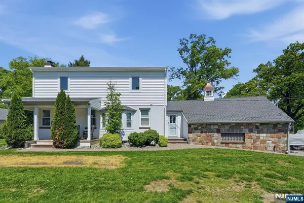 $2,350 | 333 Florence Avenue, Unit 2, Hawthorne, NJ 07506