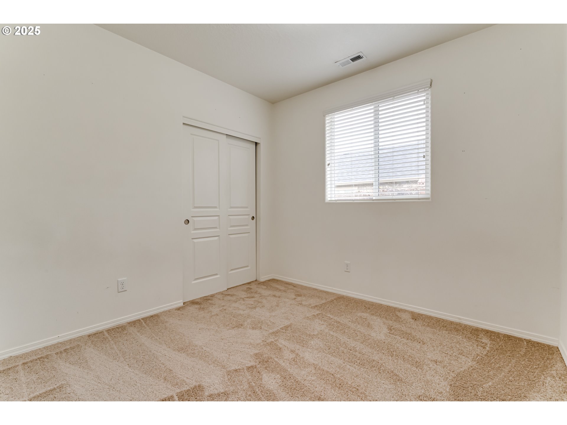1565 Legacy Street Eugene, OR 97402 - Photo 16 of 27 view of an empty room with a window