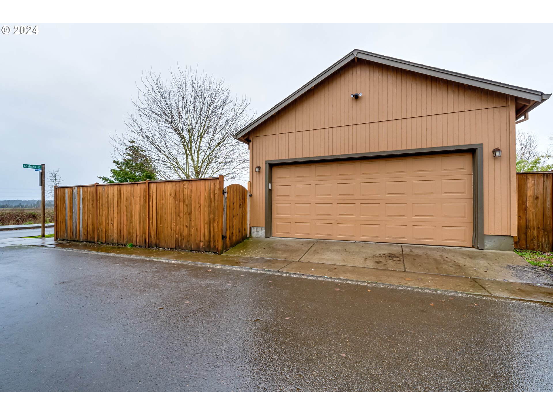 1565 Legacy Street Eugene, OR 97402 - Photo 25 of 27 a front view of a house with a garage