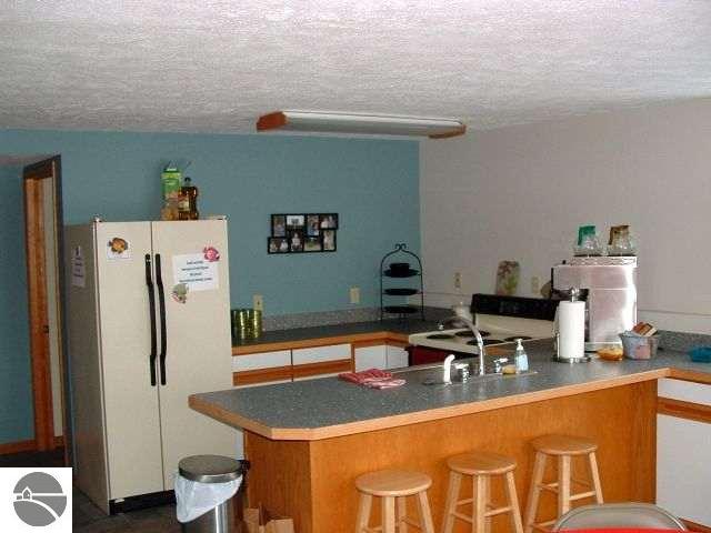 226 North Rusch Road Traverse City, MI 49696 - Photo 5 of 15 1710045-4.JPG